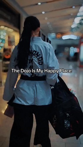 My sparring bag is SO heavy 😭😫

#tkdgirl #tkdlife #blackbelt #tkdtraining #femalemartialartist #martialartist #itftaekwondo #fyp