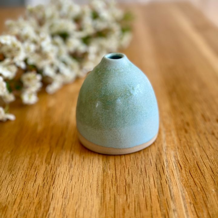 Bud vase product image (1)