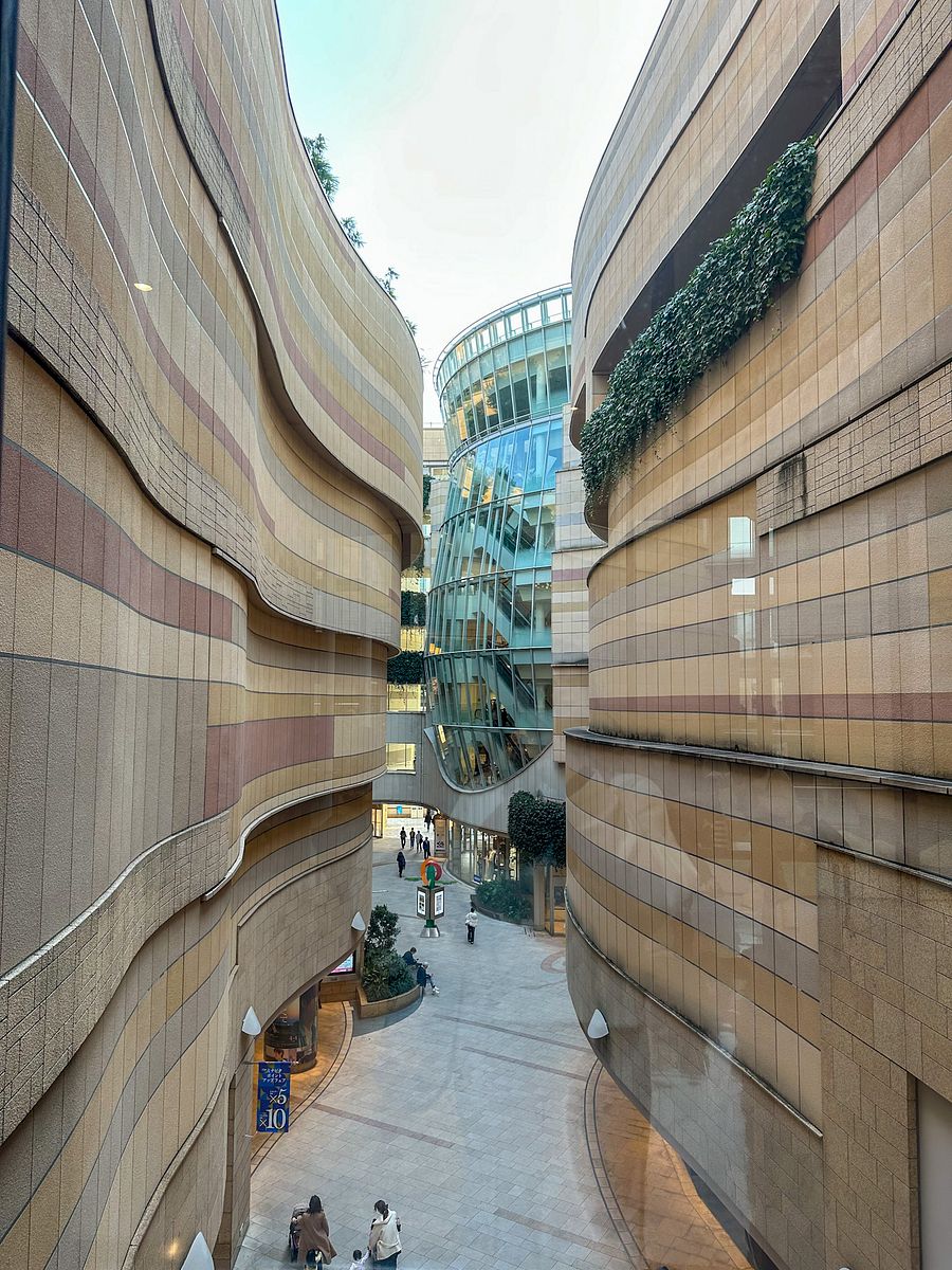 THE ONLY GUIDE YOU NEED TO TRAVEL OSAKA: ESSENTIAL TIPS, MUST VISIT LANDMARKS & HIDDEN GEMS! product image (7)