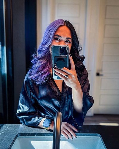 Solid 🖤 Always becoming a better version of me. 

#splithaircolor #splithairdye #cubanlinks #robelife #acaibowl #matcha #matc...