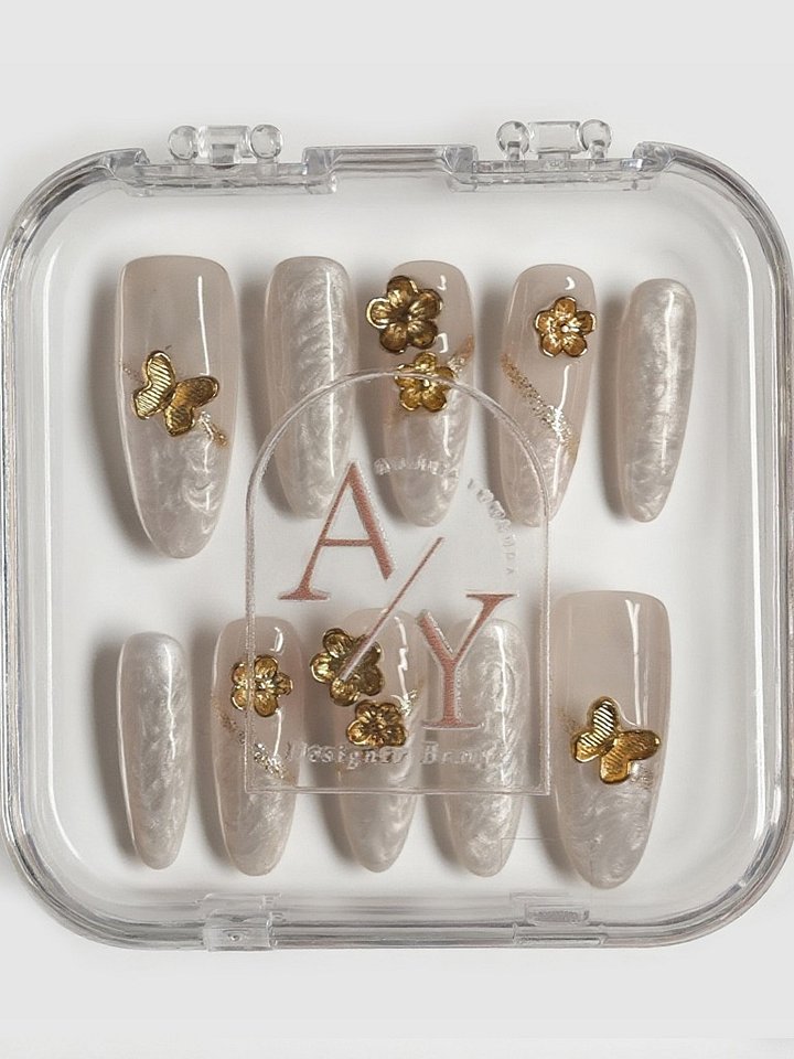 Gold and Pearly Elegance product image (1)