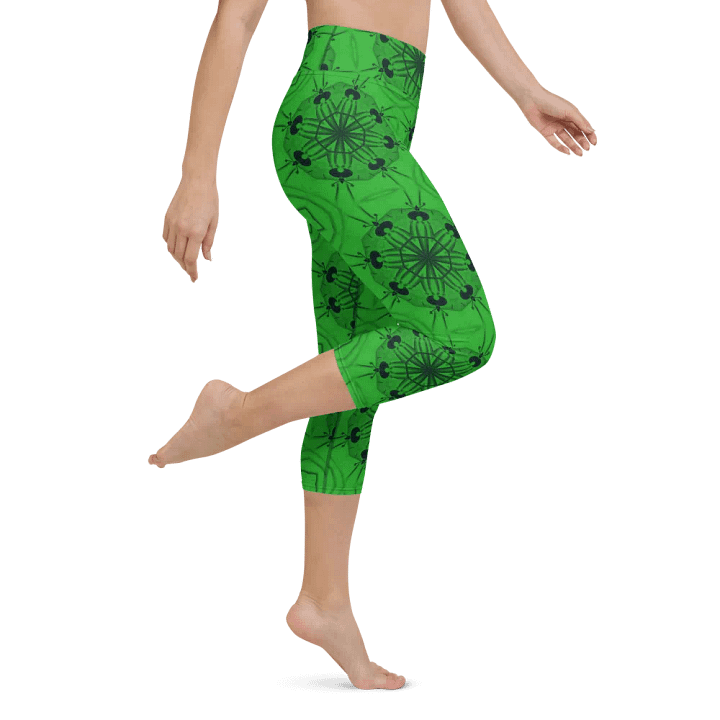 Circles Galore Capri Leggings product image (1)