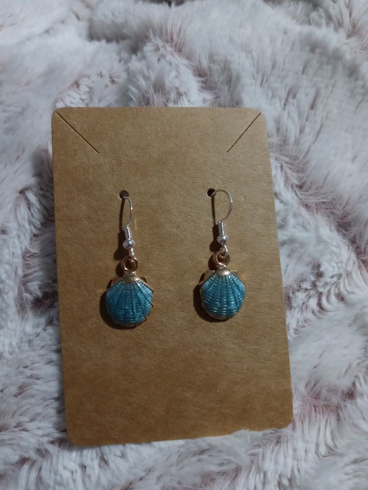 Boss momma blue seashell earrings product image (1)
