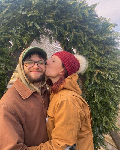 🌲sleepy pics and some (what can only be AI) stickers 🫶 happy December!