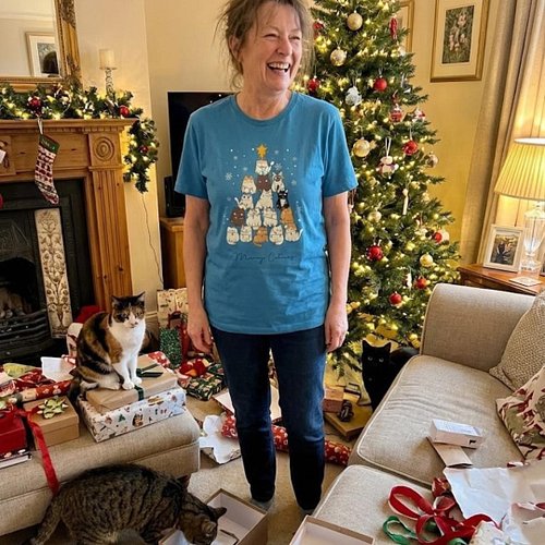 It wouldn’t be Christmas without a little chaos… and a lot of cats 🎄🐾
Meet our Merry Catmas T-Shirt — perfect for anyone whos...
