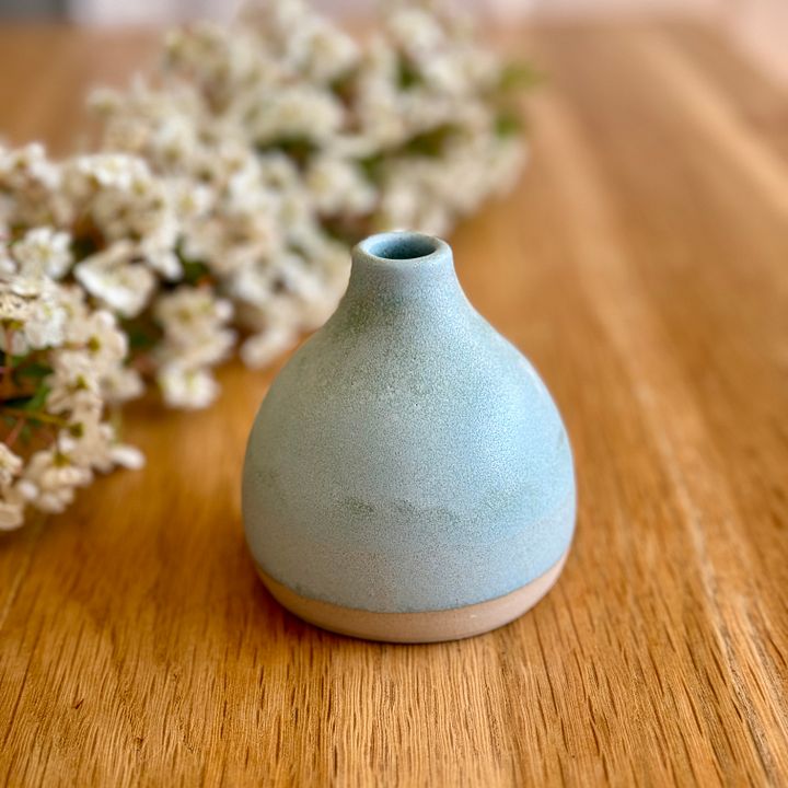 Bud vase product image (1)