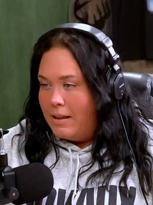 Who made moist weird? 😂 #TheTupyShow, #MoistMuffins, #PodcastTok, #FunnyTikTok, #ComedyClip, #ForYou, #FYPシ, #TikTokPodcast, #RelatableHumor, #NeverHoldBack