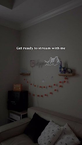 Been a while since I did a get ready with me :) the stream setup has been updated a bit hehe 

#twitchstreamer #smallstreamer...