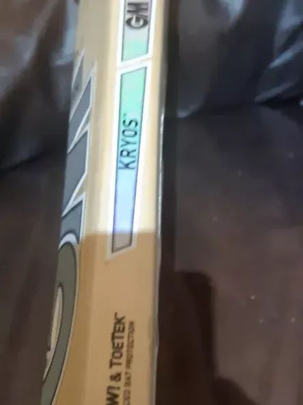 Genuine Gunn & Moore Kryos 808 Cricket Bat 2lb 10 1/2oz product image (6)