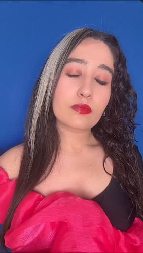 Which makeup side would you choose? 🥰🎶 #nicoledelacruz #nicolemariedlc #singer #losangeles #actress #pov #fantasy #pop #popro...