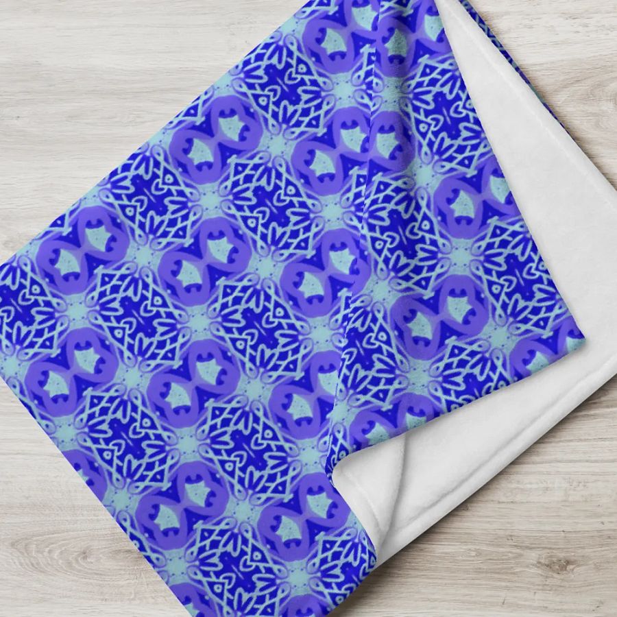Elegant Blue & Purple Seamless Patterned Throw Blanket product image (6)