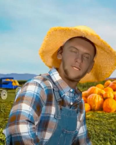 I’m Farming it up on Twitch Y’all 🐷🐐🐴🐄🐑🐔