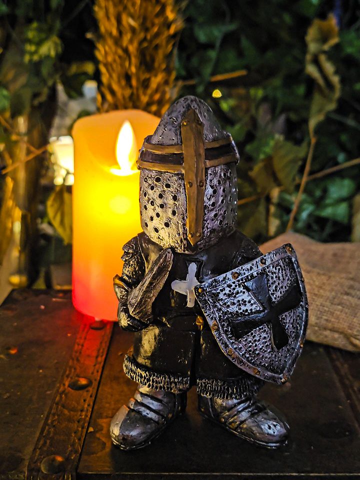 The Armored Kingdom Widowmaker Knight Collectible product image (1)
