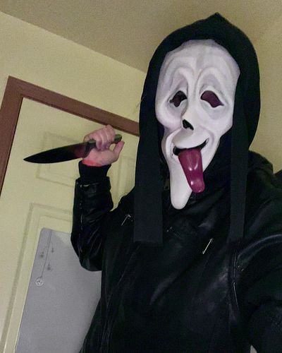 Creeping it real this Halloween as Waazzaap Ghostface! 💀📞🕷️

Hope you had a BOO-tiful and safe Halloween! My night was killer...