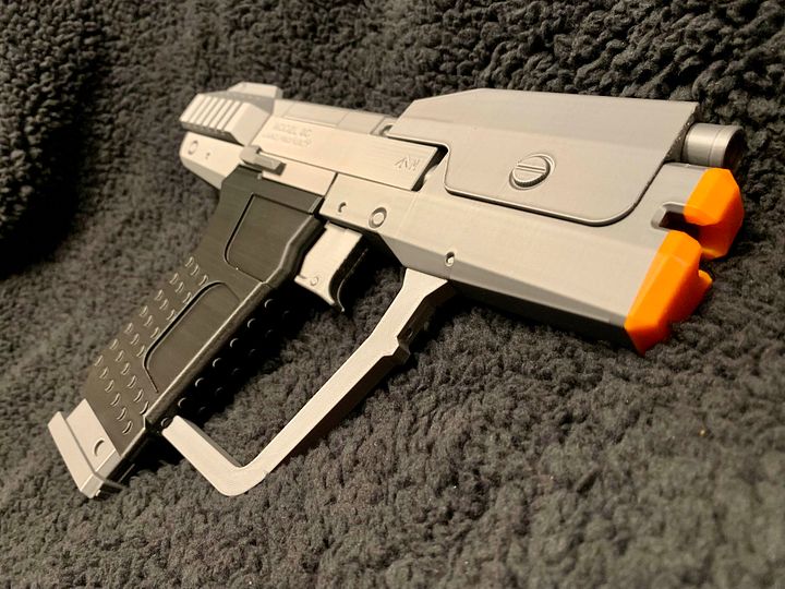 Halo - M6C Magnum Pistol Kit product image (1)