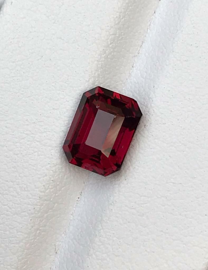 SRILANKAN GARNET DEEP RED COLOR LOOSE GEMSTONE EMERALD CUT, 3.75 CARAT product image (7)