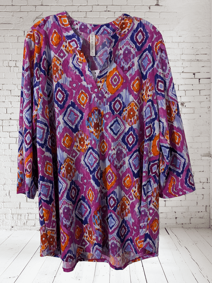 2X Wild Diamonds V-Neck Quarter Sleeve Top product image (1)