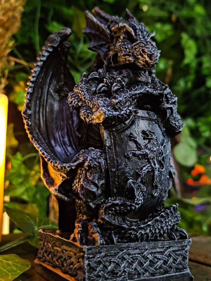 The Armored Kingdom Draconian Shield Guardian of the Realm Drgaon Statue product image (1)