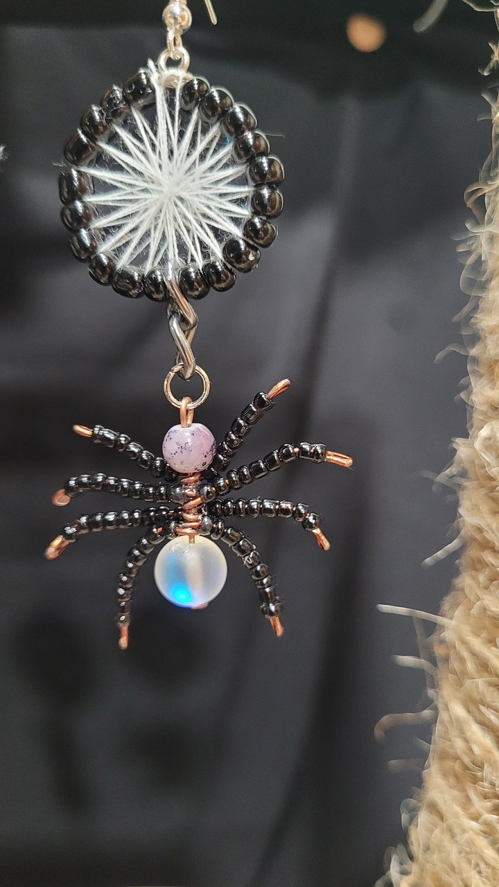 White luminous spider product image (2)