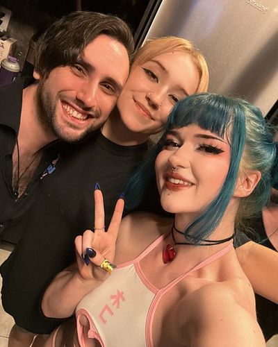 I can’t believe it’s been almost a month since twitch con. I miss hanging with all these beautiful people! 😫 Here is a few mo...