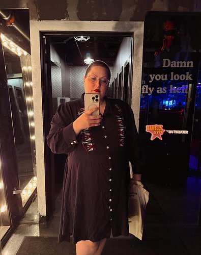 Last night at @cobwebcabaret! I seriously need to take myself out more often
.
.
.
#shellyvonmiller #solodate #burlesque #off...