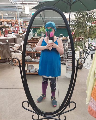 Passed through @traxfarms and thought to get another picture in that lovely full length mirror. (I wish it was for sale!)