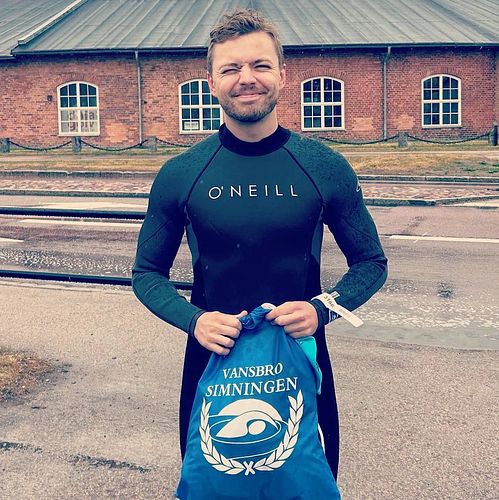 3km open water swim and 10600 dollars raised for Save the Children! So thankful to everyone who helped out and supported. 

D...