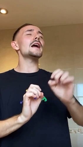 💎 Holdin’ me down 💎
It came to me in the shower so I had to record… 😅
Whoever can copy it perfectly and tag me will get a fre...