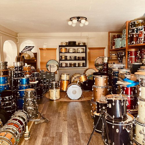 Stopped by @rochesterdrumtrade and picked up a vintage @slingerlanddrums snare for a friend. Should we use it on our upcoming...