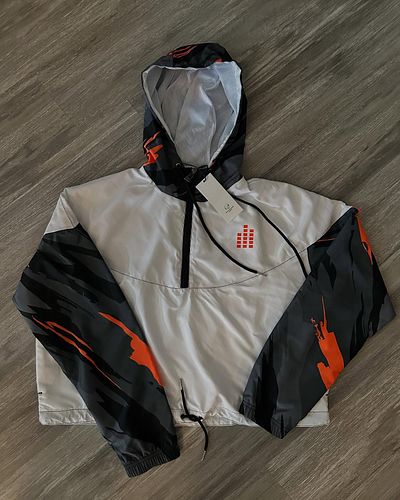 Not gonna lie, this PhillyDnB crop top windbreaker is absolutely 🔥🥵 …it’s one thing to see it only, but in person… 🤌🏼🤌🏼🤌🏼 Res...
