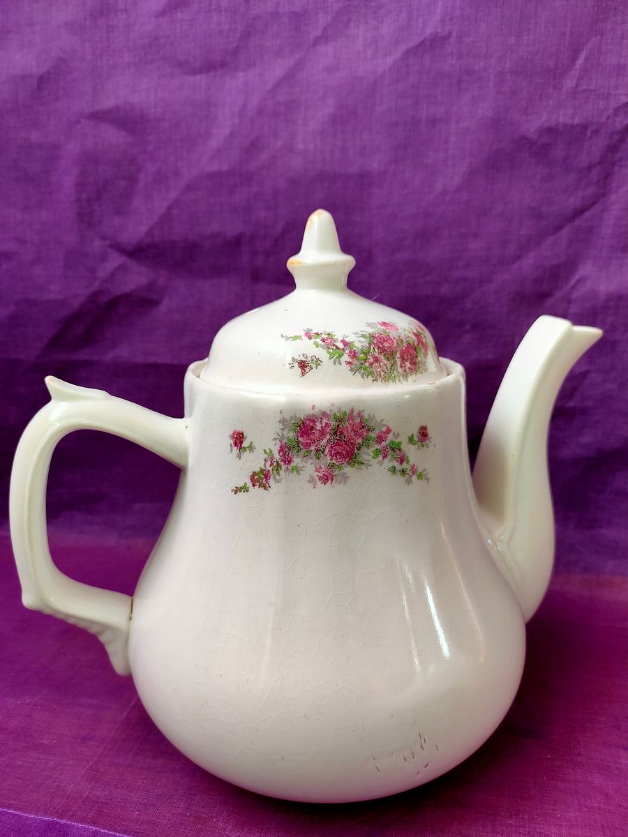 Bule Amélia - rainha de Portugal, Bule antigo com pequenas rosas, arranjo de rosas, século XIX product image (6)