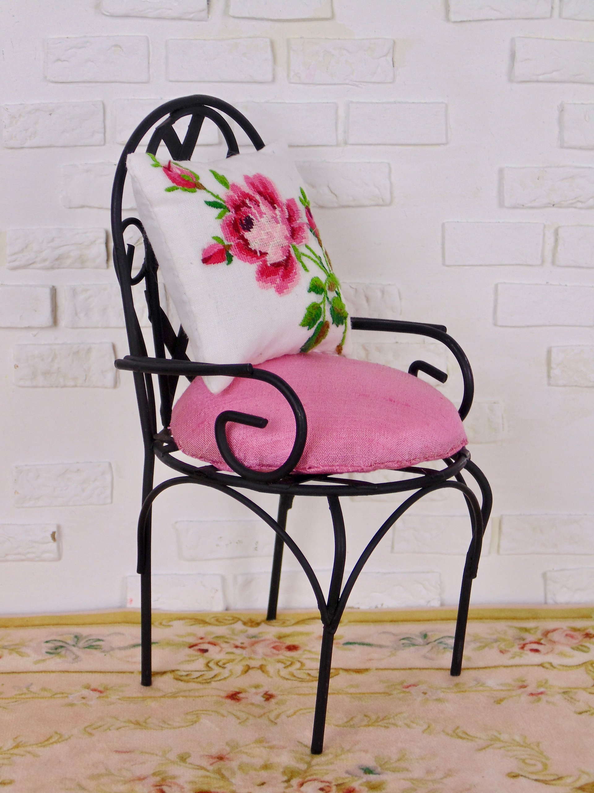 1:6 scale metal chair for 12” fashion dolls product image (2)