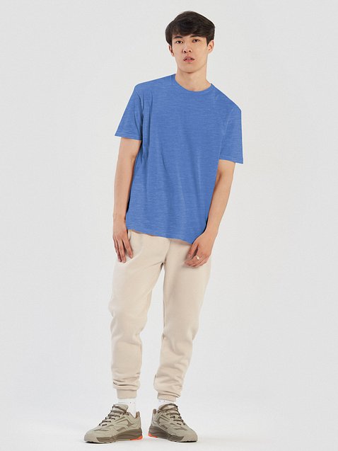 Photo showing Gildan Unisex Softstyle T-Shirt