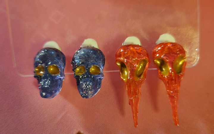 clip on resin skull earrings product image (1)