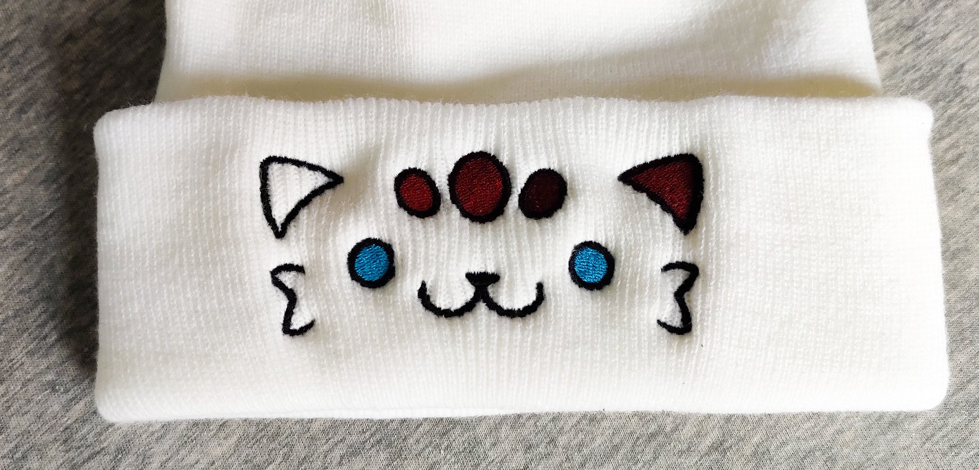 Chip Hat (Pom Pom) product image (2)