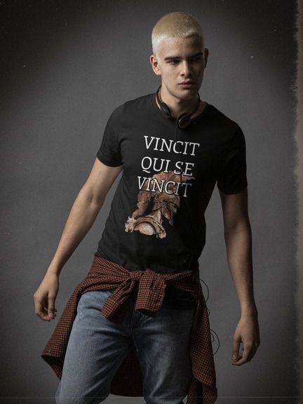 Vincit Qui Se Vincit Tshirt product image (1)