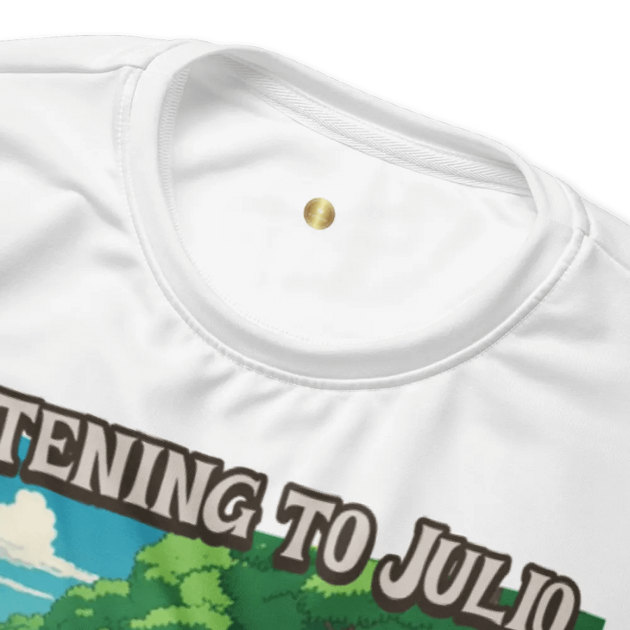 Listening to Julio – Disfruta Cada Momento con Estilo product image (4)