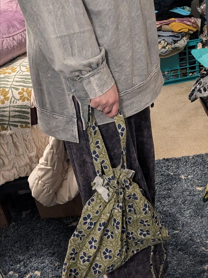 Fun Flower Cinch Bag product image (2)