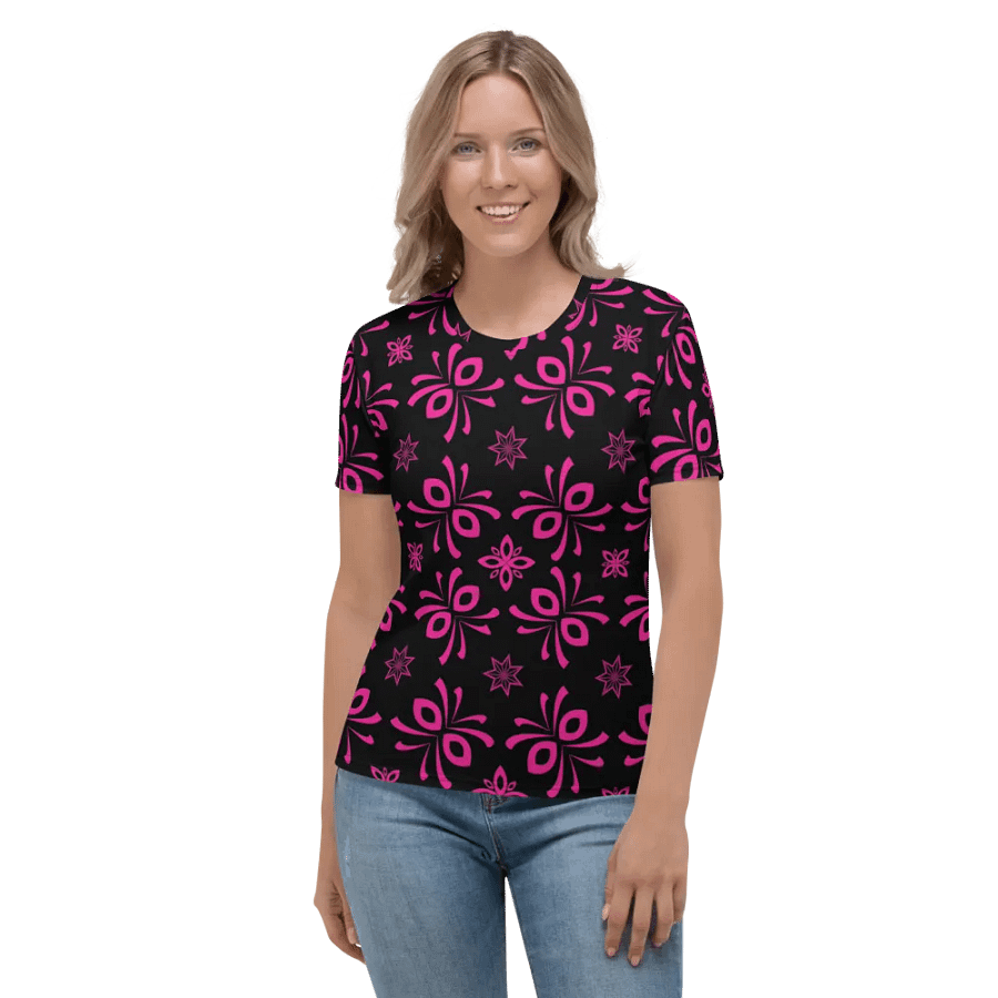 Black tee w. Pink designs product image (1)