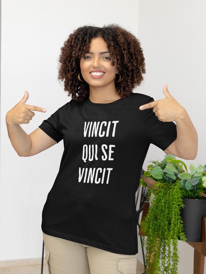 Vincit Qui Se Vincit Tshirt product image (2)