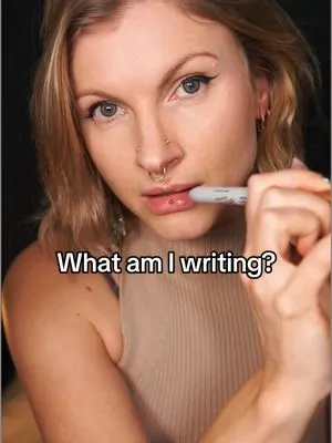 you will never guyss what it is!  #tappingasmr #asmr #relaxingvideos #sleepsounds 
