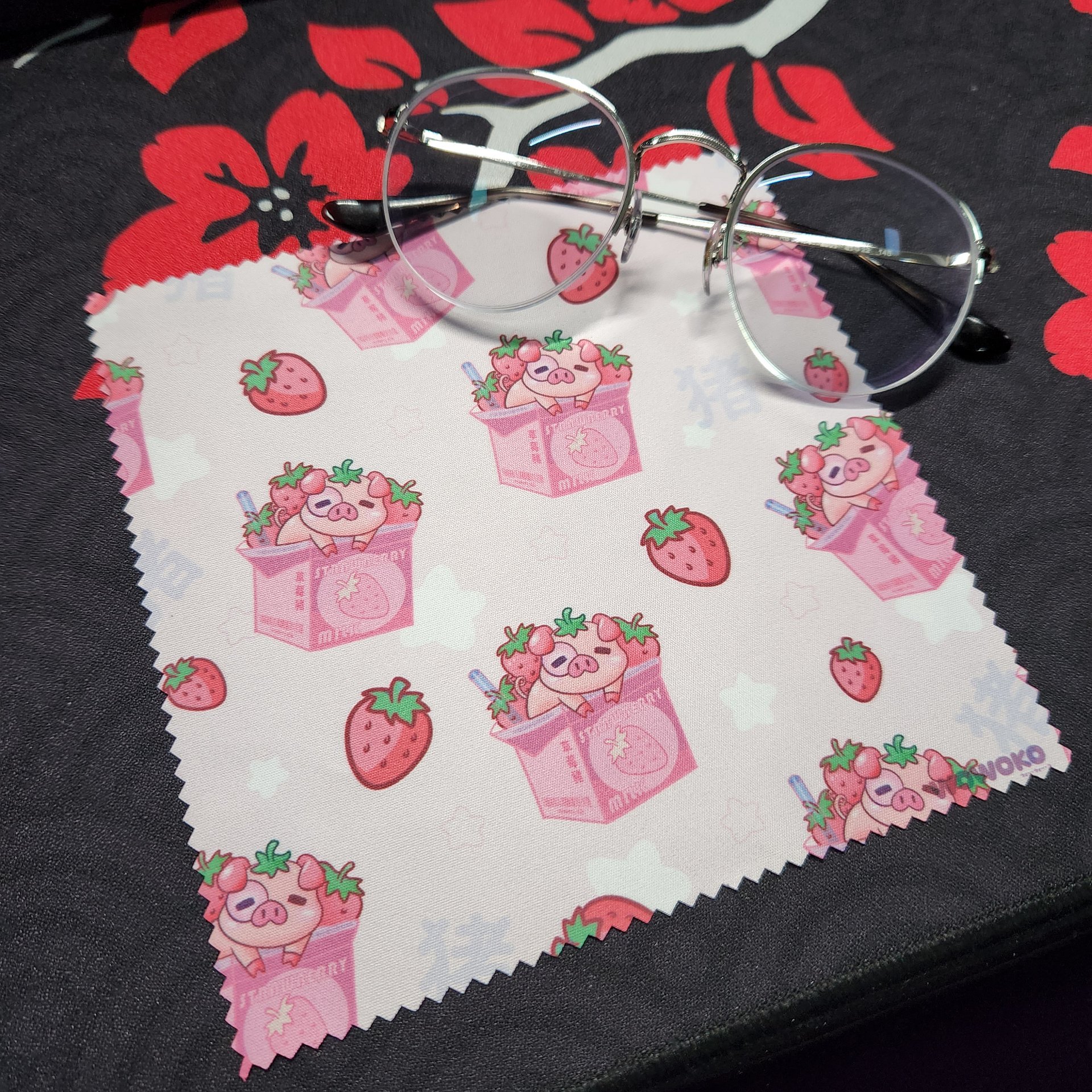 Micro Fiber Cloth - Zodiac Drinks - Strawberry Milk Pig product image (1)