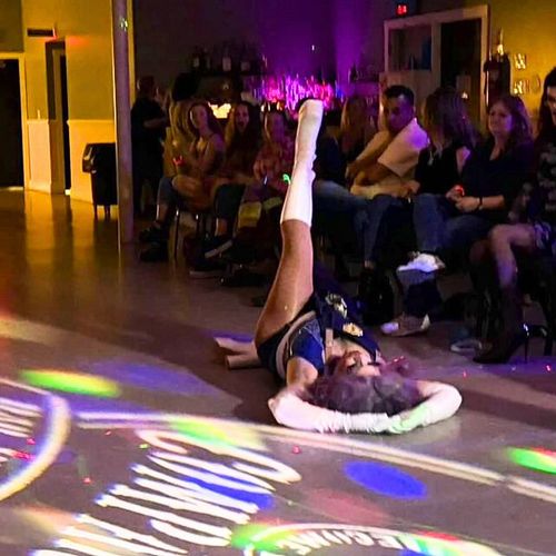 There’s always time for a little floor work #dragqueen #localdrag #dragshow #makeup #wig #lgbtqia #drag #mainedrag