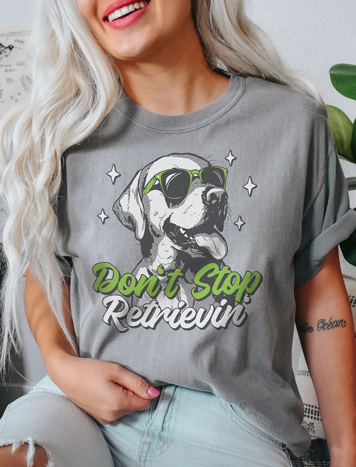 Don't Stop Retrievin' Funny Labrador Retriever T-Shirt | Retro Y2K Style Half-Tone Design for Dog Lovers product image (1)