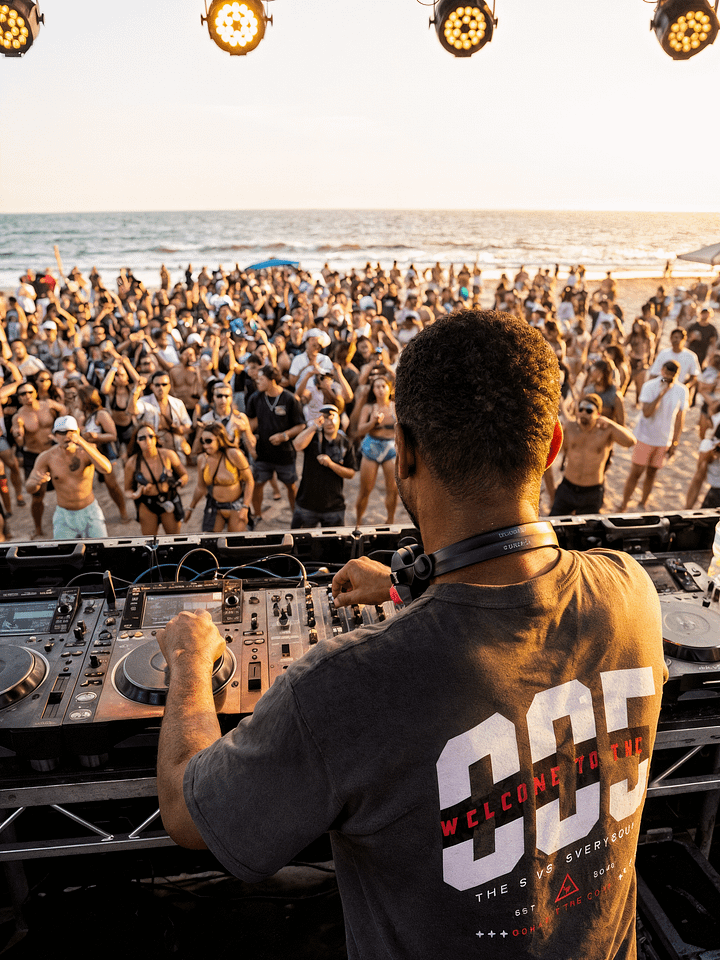 The 5 vs Everybody T-Shirt product image (1)