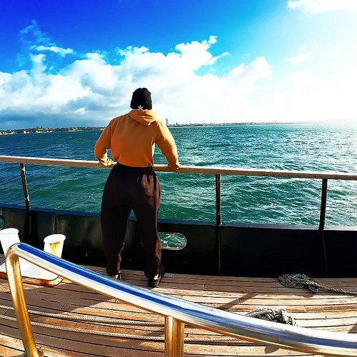 💨🌊⛵ A cold breeze blew as we entered our anchorage for the night.
📍Somewhere near Auckland 🇳🇿

#sailing #sailinginstagram #sa...