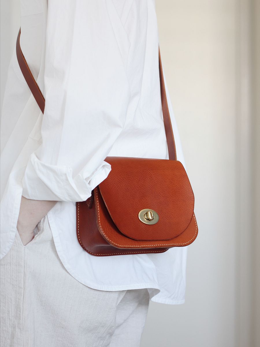 Vegetable Tanned Leather Saddle Bag product image (2)