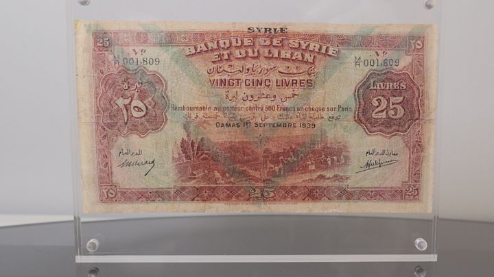 اول قطعة نقدية ورقية من فئة 25 ليرة سورية في تاريخ سوريا product image (1)