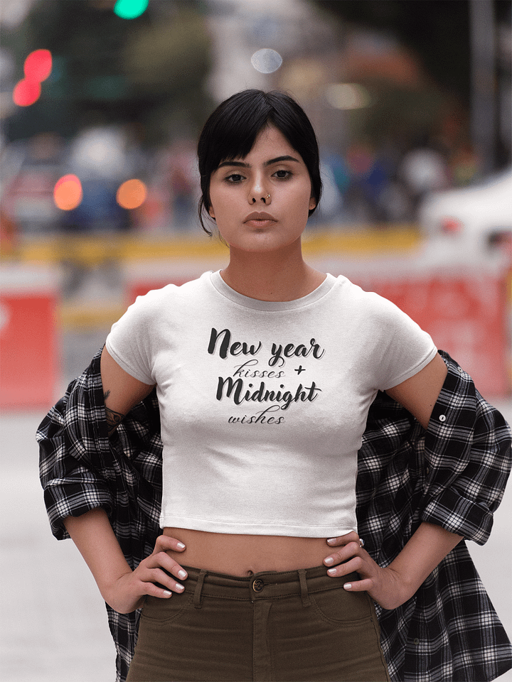 New years kisses and midnight wishes T-Shirt product image (91)