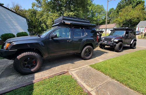 The neighborhood's overlandiest driveway 🤣🤣🤣

#jeepwrangler #nissanxterra #overland #jeepsofinstagram #grabberx3 #AEVequipped